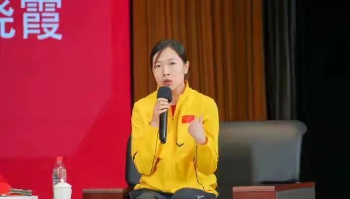 当年李晓霞看似输掉了比赛，却赢得了人生。这次李隼女儿结婚，让我们重新认识了