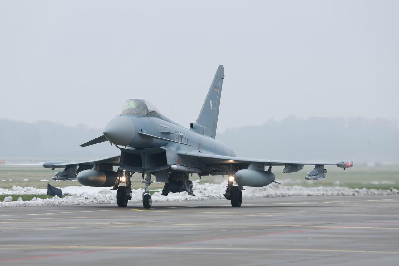 近日，德国空军将5架欧洲战斗机和约150名来自德国战术空军联队的人员部署到波兰，