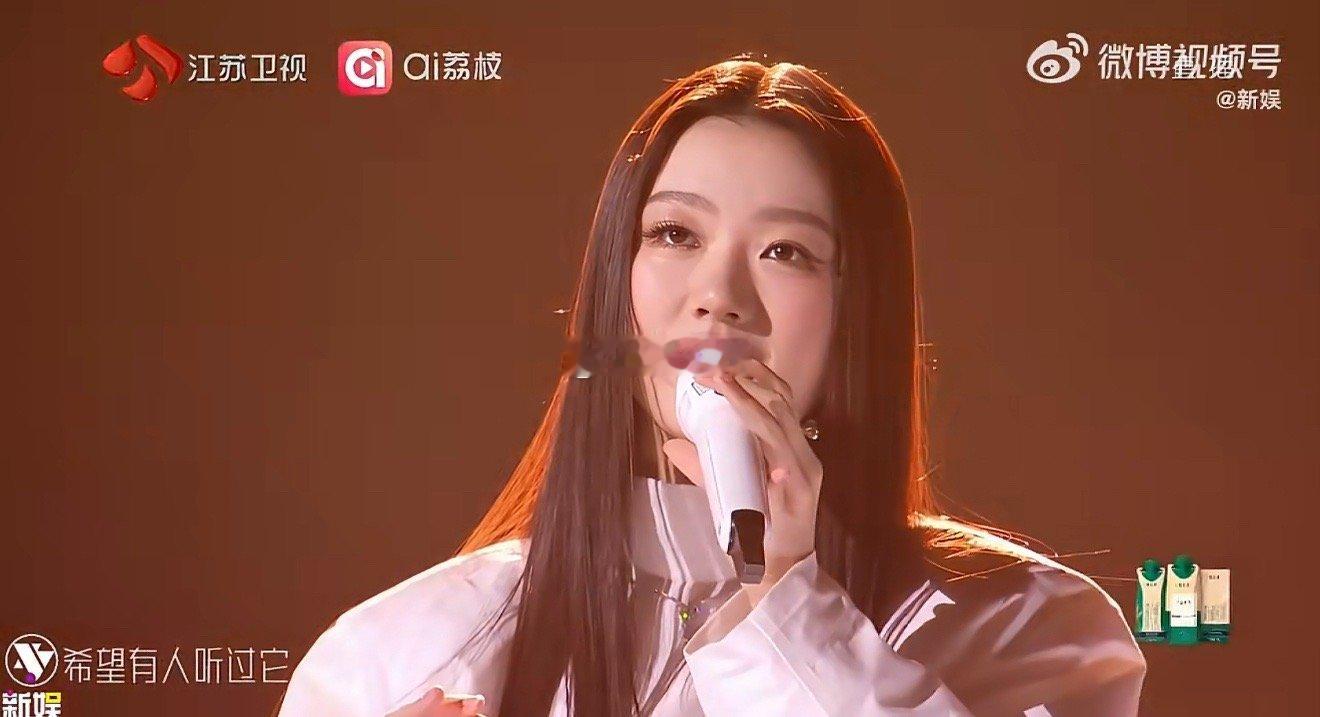 谁把魏翔放在单依纯后面的单依纯用歌声构建了一个静谧的结界，魏翔上台的第一秒就用