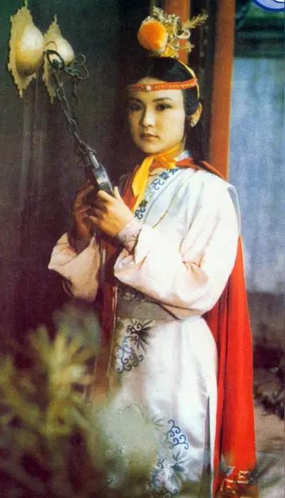 黛玉死后，宝玉和宝钗举案齐眉？可能吗？可能！藕官死后，菂官偷偷给藕官烧纸，永