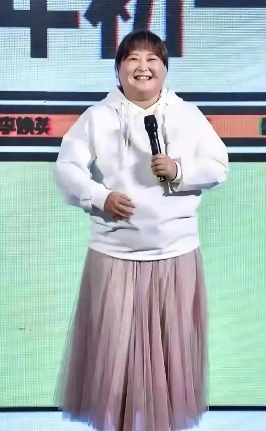 贾玲已经不是励志，她是传奇！她告诉所有女人，只要有恒心和毅力，你也可以瘦下