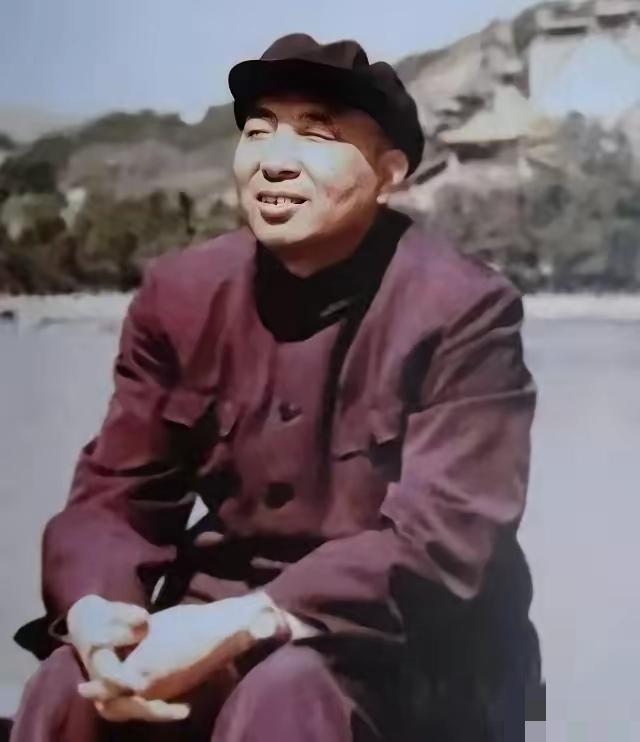 1936年，他放走61名共产党，14年后开国元勋联名寻找代号“OX”，找到他时，