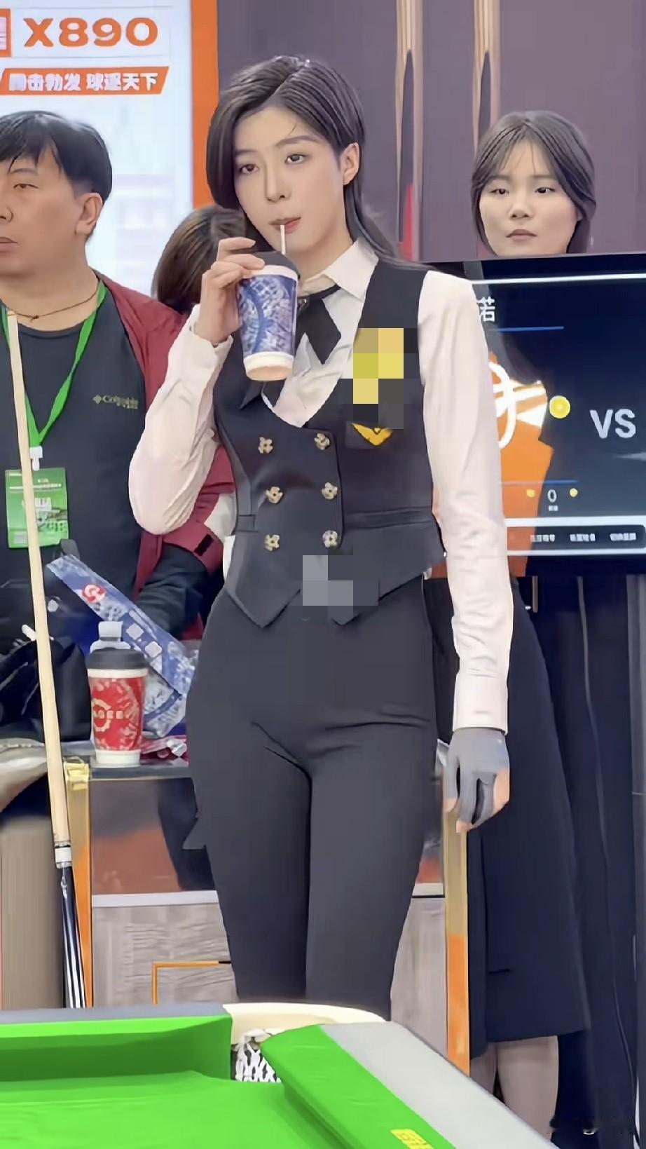王思诺黑色长裤