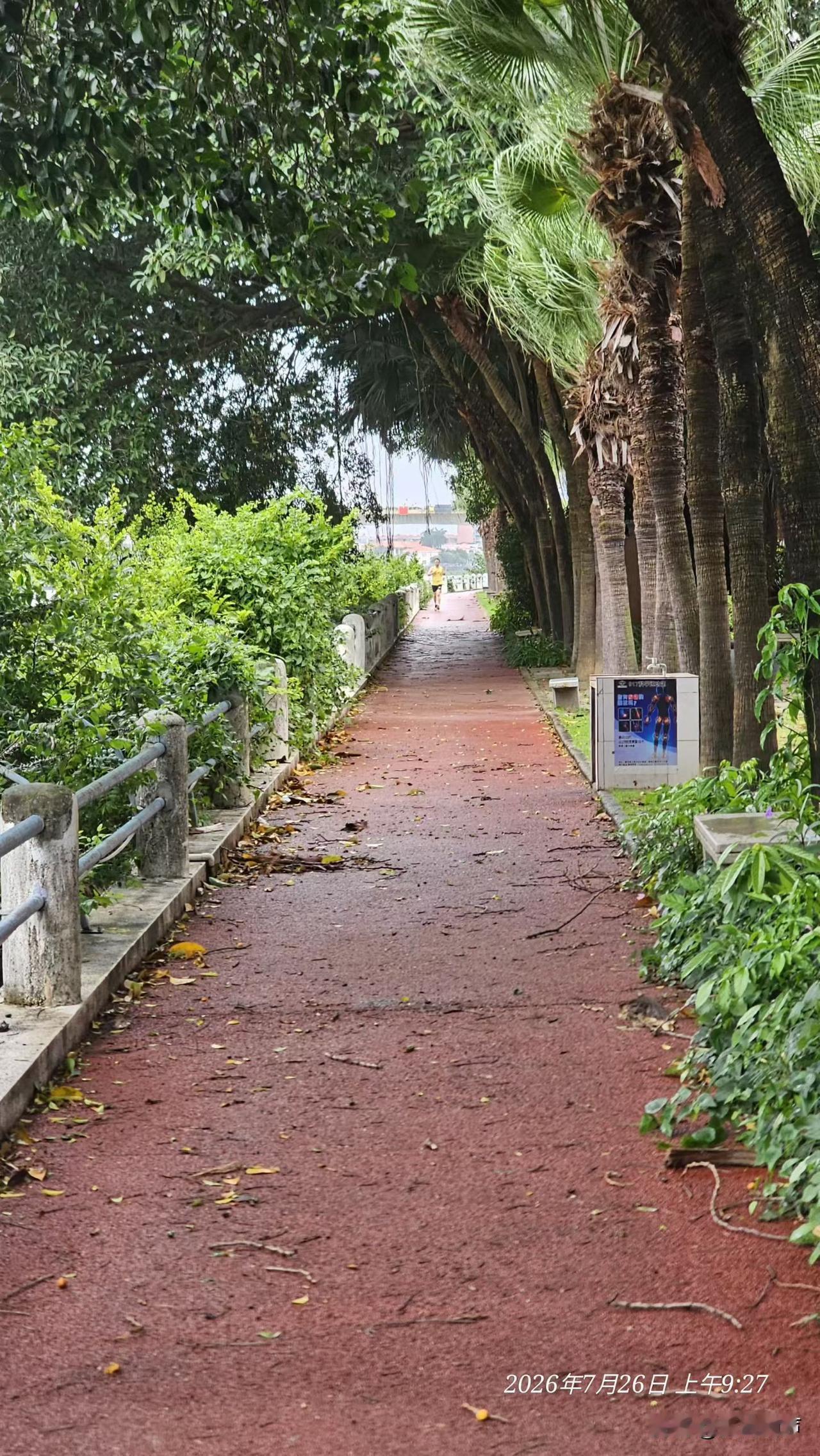 捻须苦吟大半天，不如豆包三分钟我用豆包帮老领导润色了两首诗，老领导看了之