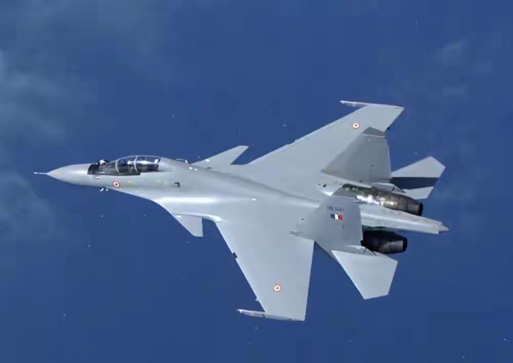 歼-35AE一号机登场传递什么信号歼-35AE一号机登场可传递了不少信号。