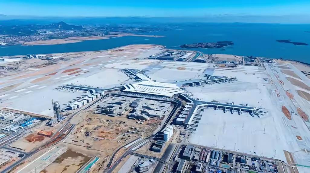 金门民众出行一直绕不开一个麻烦事，那就是本地没有大型民航机场，出门坐飞机特别不方