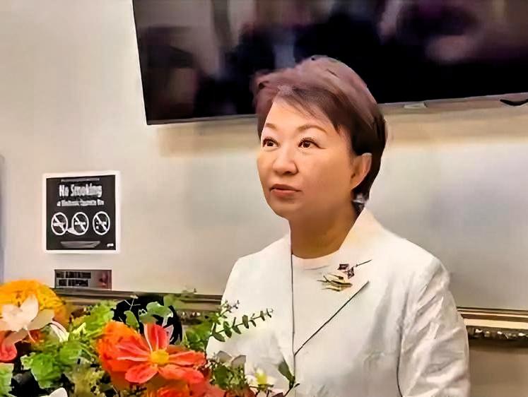 卢秀燕政治立场彻底蜕变，投机面具撕碎，挟洋分裂行径背离两岸主流民意地方执政