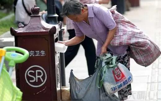 城市大龄自由职业者太难了！建议每户农民只能拥有一亩土地，多出的土地分给城市这些