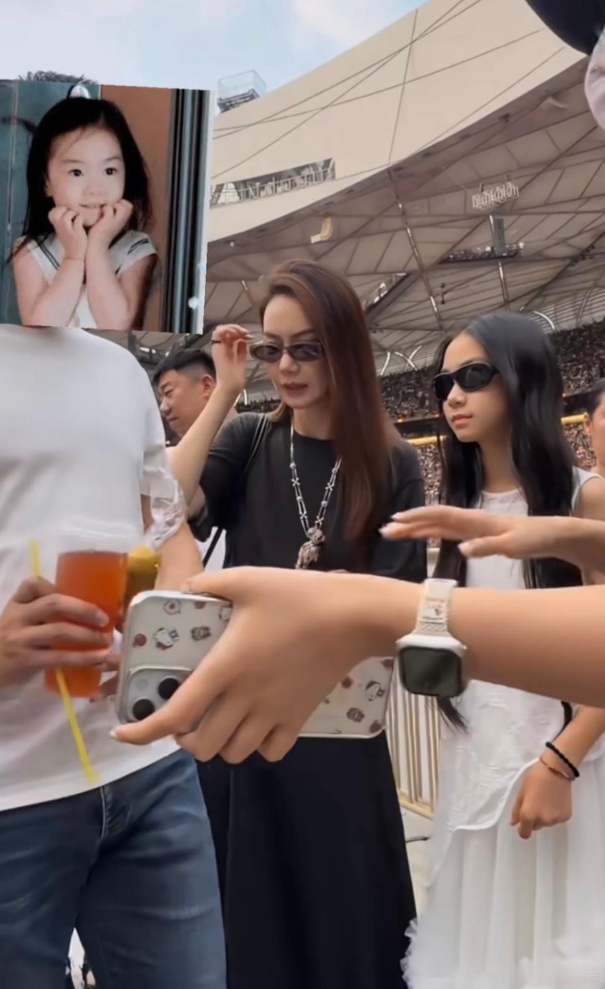 戚薇女儿11岁身高完全遗传妈妈！当年《爸爸去哪儿》里那个攥着小粉口红、奶声奶气
