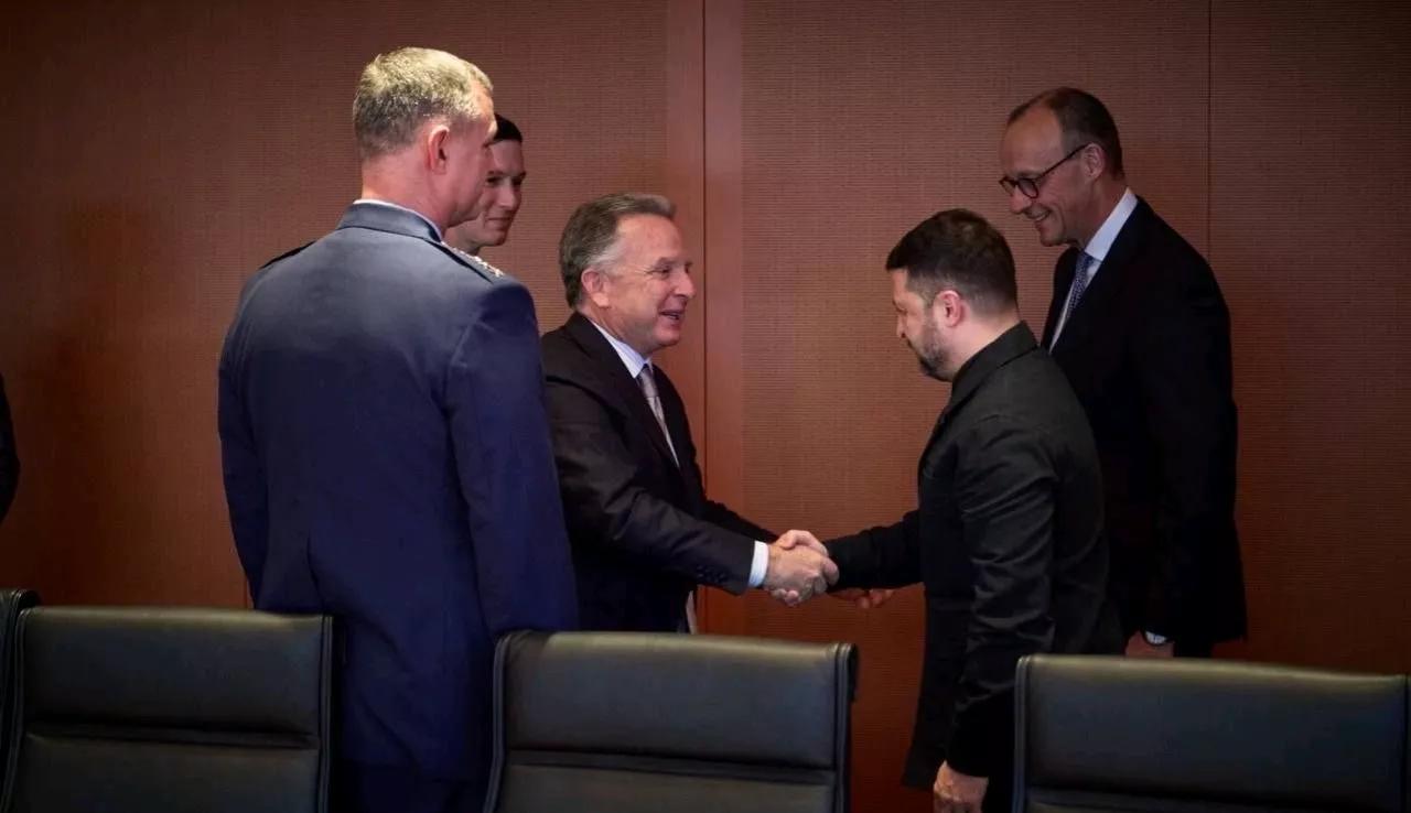 欧洲新闻网报道，当地时间14日，德国总理梅尔茨宣称，在当天于柏林举行的“美乌欧”