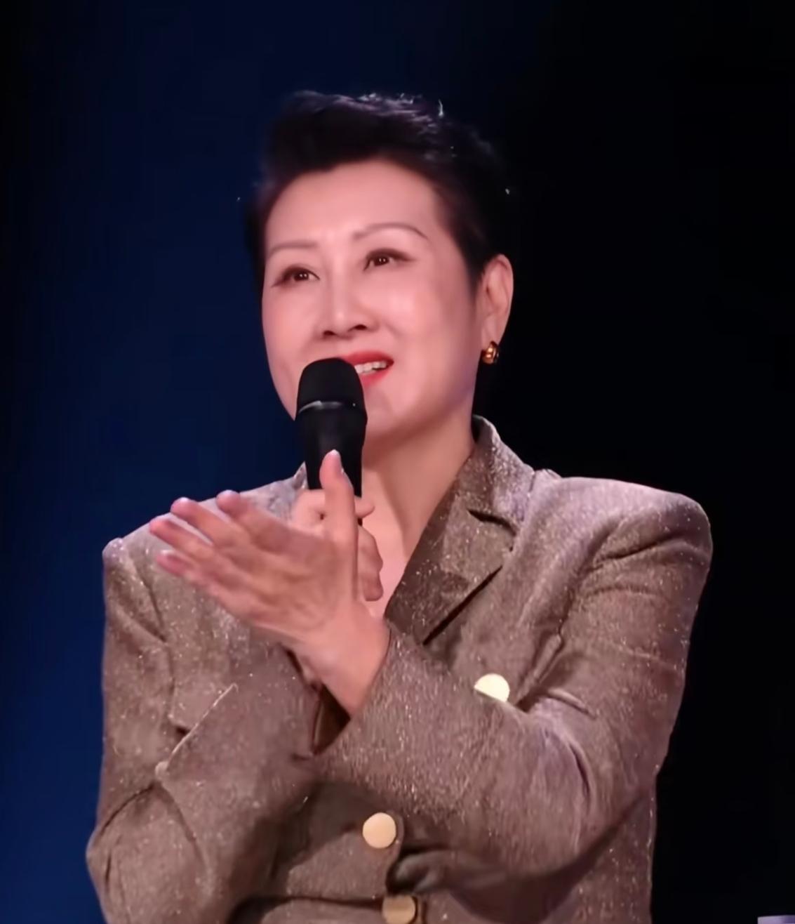 对不起，张凯丽我真的实在是看不下去了。即使是你的粉丝骂我，我也要说一句。