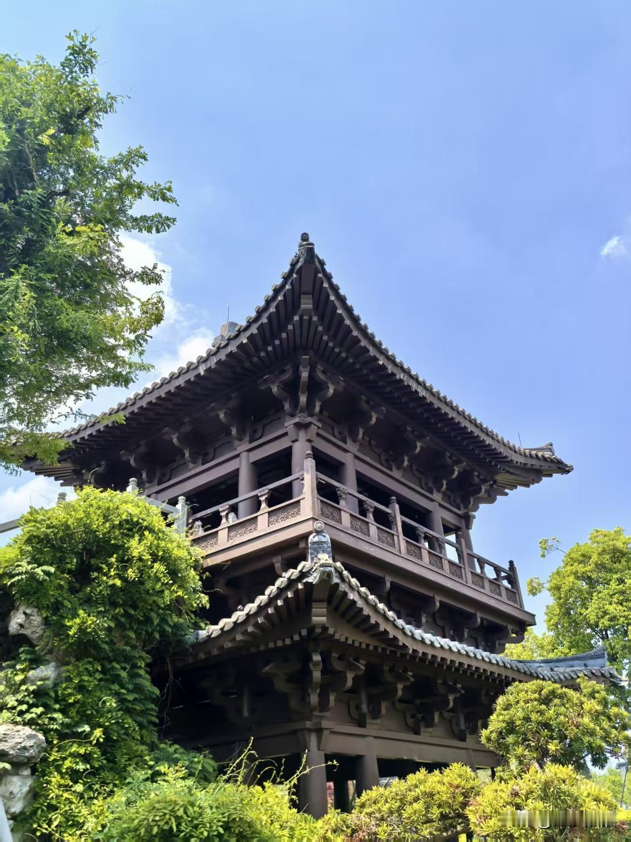 都市里的世外桃源——【易园】紧邻【金牛坝宾馆】旁，有一座古色古香的现代园林，巧