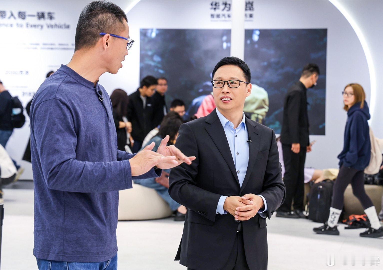 靳玉志说的不是“排队”，而是“彼此负责”在直播连线里，车圈大V陈震关注合作节奏，