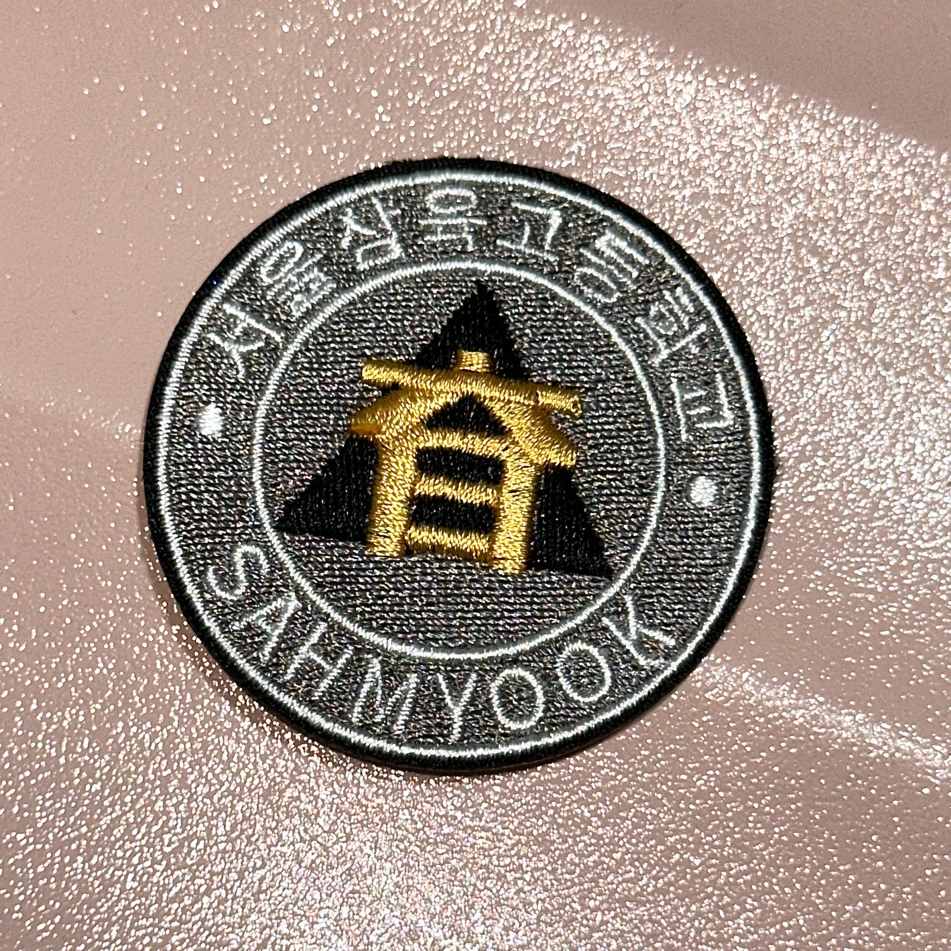 给刺绣厂快跪下了连夜赶制了一批顺丰到付将近小二十块一个呢成本贵贵的只有十来个