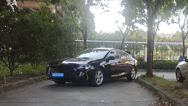 24款新君威有说你长得不好看、油耗高、故障率高、减配、内饰老套、空间小、比不过