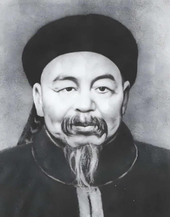 1885年，74岁左宗棠去世。慈禧闻讯，连忙翻阅左宗棠临终前上的奏折，脸色大变，