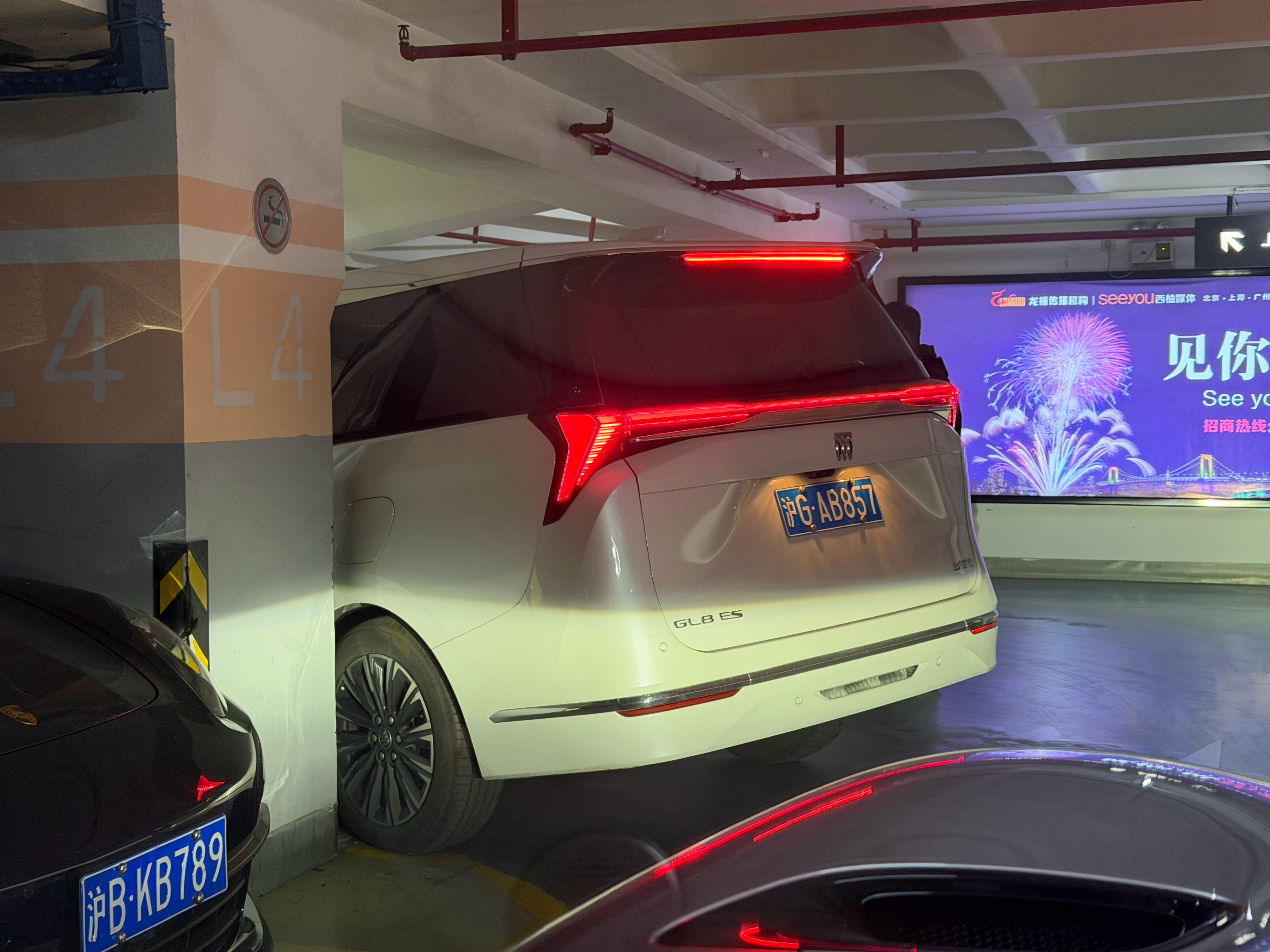 徐家汇这停车场，难度可太大了前面大哥一直自言自语，刚刚自己是怎么开上来的，最后终