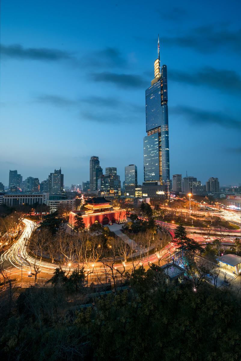 泉州经济常年领跑福建，为何无法像南京一样成为全省核心龙头？一直以来很多人疑
