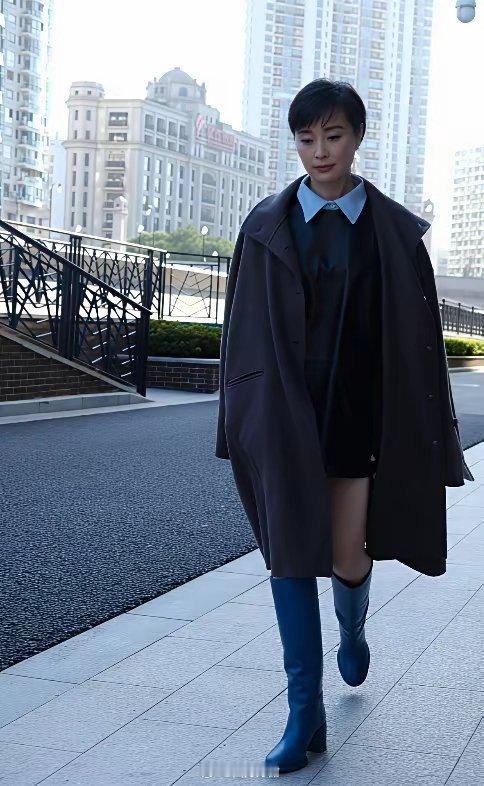 吴越剪了新发型，轻松惊艳众人。她不仅看起来很舒服，而且有很好的演技，尤其是最近《