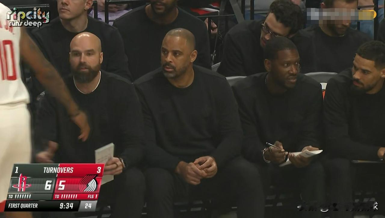 火箭主帅乌度卡怒批球队在末节比赛中的表现！在今天火箭客场以105：111不敌开拓