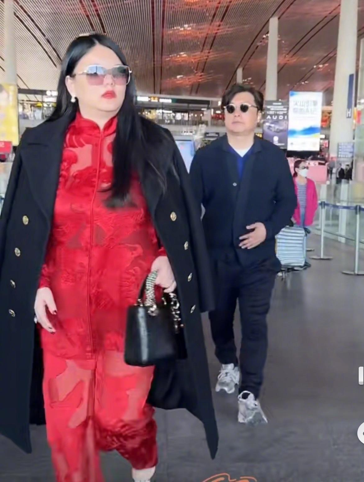 李湘全家都胖了周也看到这个版本的李湘，估计对之前的话都释怀了吧。印象中的李湘很美