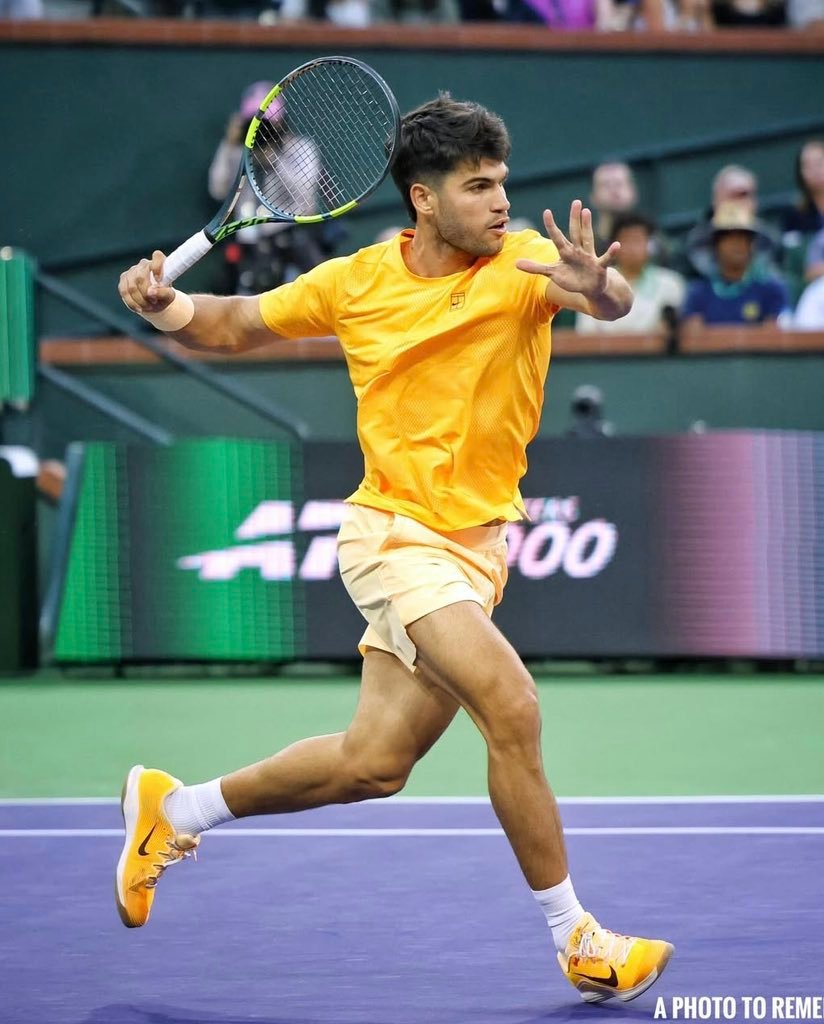 世界第一阿尔卡拉斯在首盘错失盘点抢七告负，次盘首局就被破发的情况下强势反击，最终