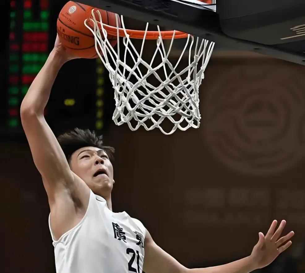 手术刀刚落下，广东队的锋线已换血——张昊赛季报销第6天，00后小将顶上了他的位置