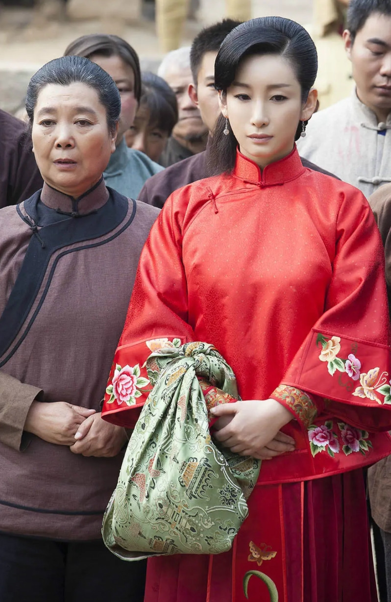 为什么说女演员千万不能整容？看看《万物生》中的秦海璐就明白了。虽然秦海璐在剧中饰