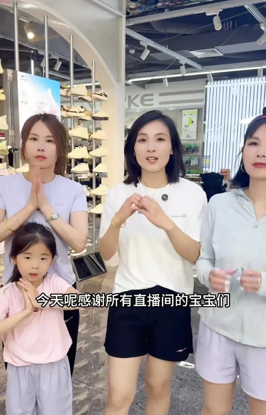 槿汐更新视频，哈爸哈妈小小哈全家出动，感谢直播间的所有粉丝，晚上将继续直播，不