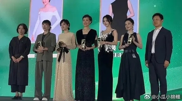 杨紫工作室来高人了高人？把杨紫变矮了这么多，请问高人在哪？