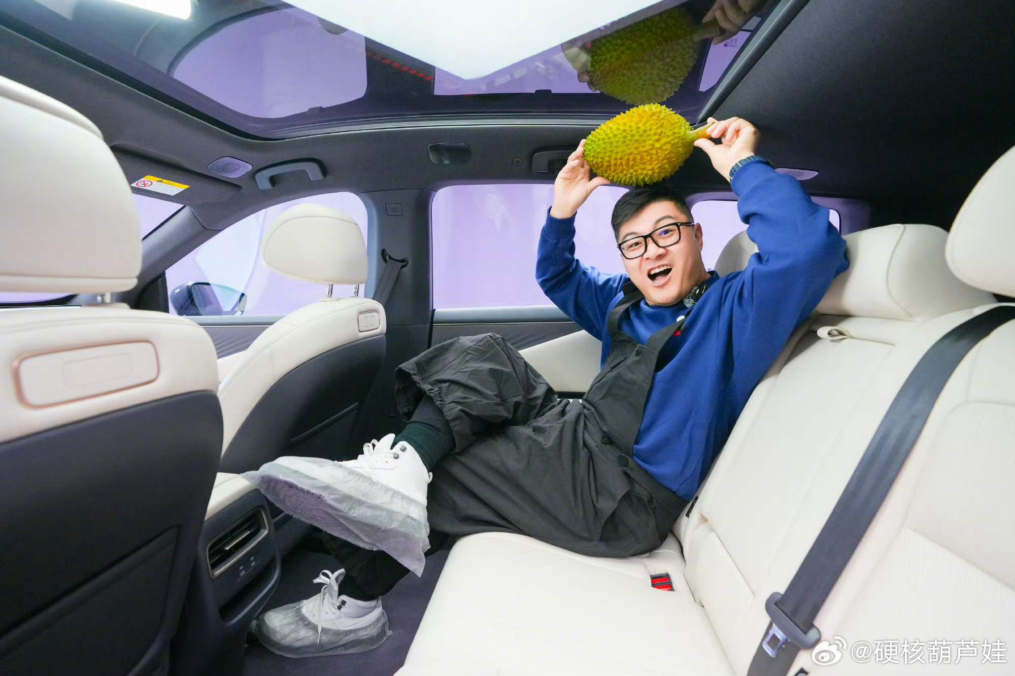 东风日产NX8刷屏！20万级大五座SUV空间实测：后排顶榴莲、后备箱塞34箱，网友惊呼“移动大平层”