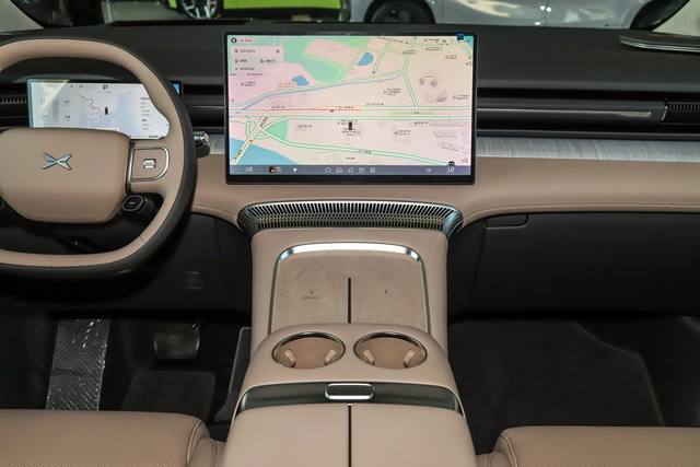 35万买后驱MPV小鹏X9增程版看上去解决了续航焦虑，而且它的纸面数据给的很厉