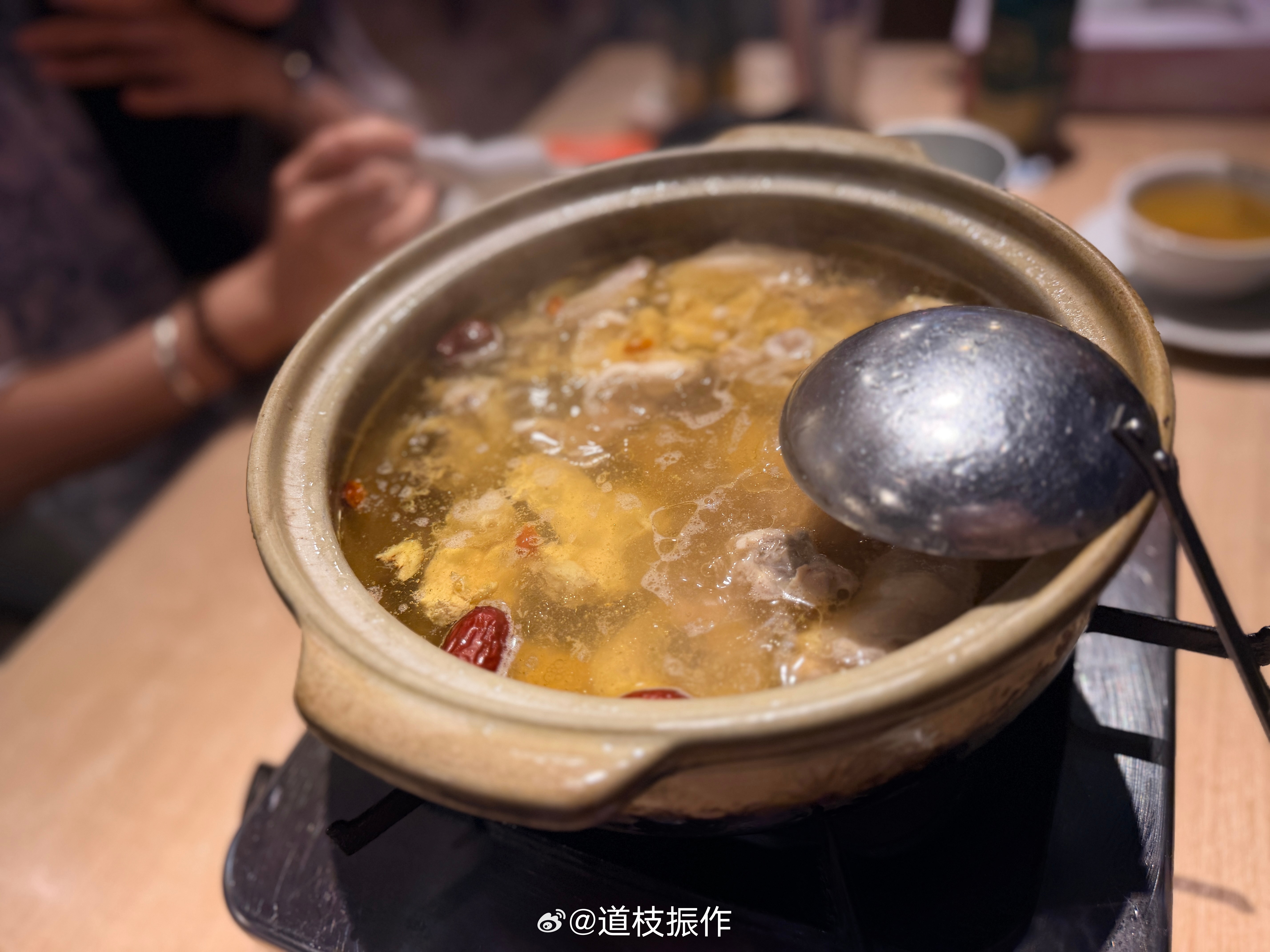 花雕鸡！煲仔饭！