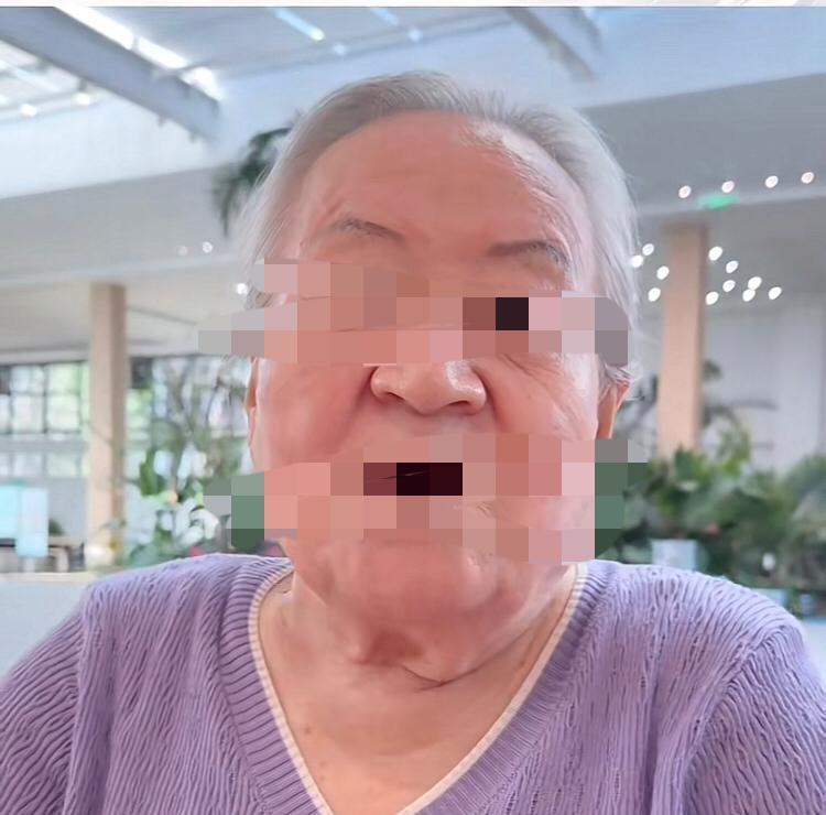 在一则采访退休老人养老生活时，一老人谈到，他才7000多块钱的退休工资，不怎么够