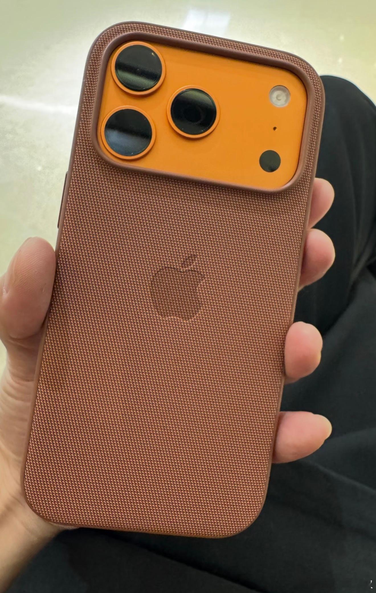 我本来觉得479买个手机壳已经算是极度奢侈的了…卖手机壳比卖手机还赚钱