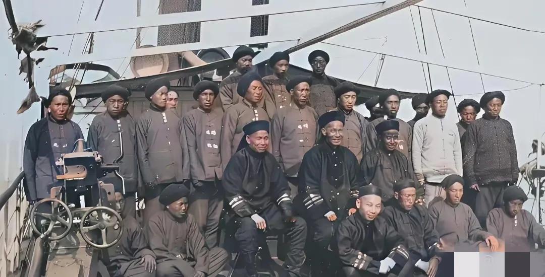 瞧瞧当年北洋水师官兵那黝黑的脸庞，便能知晓他们在海上操练何其频繁。那时可不像如今