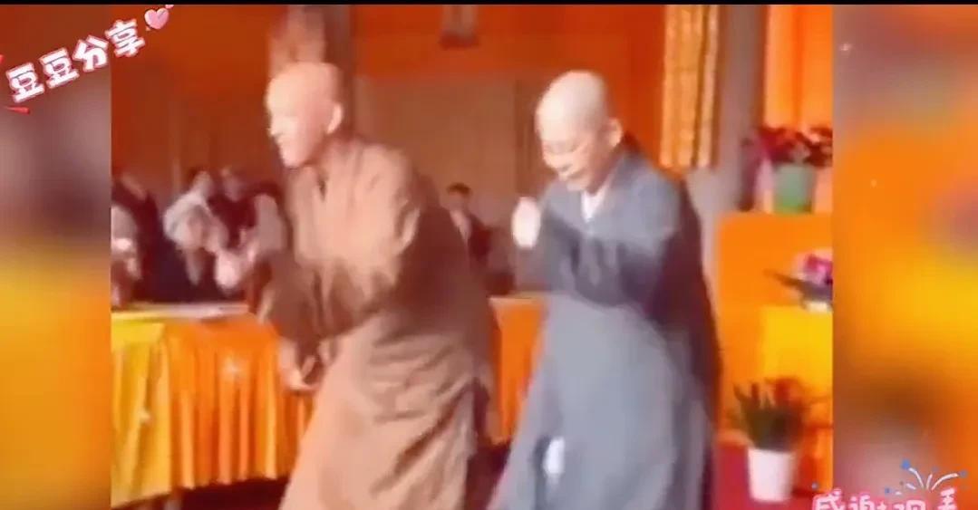 时代变了，佛门也要与时俱进！和尚、尼姑，随着南无阿弥陀佛的音乐翩翩起舞，欢乐击掌