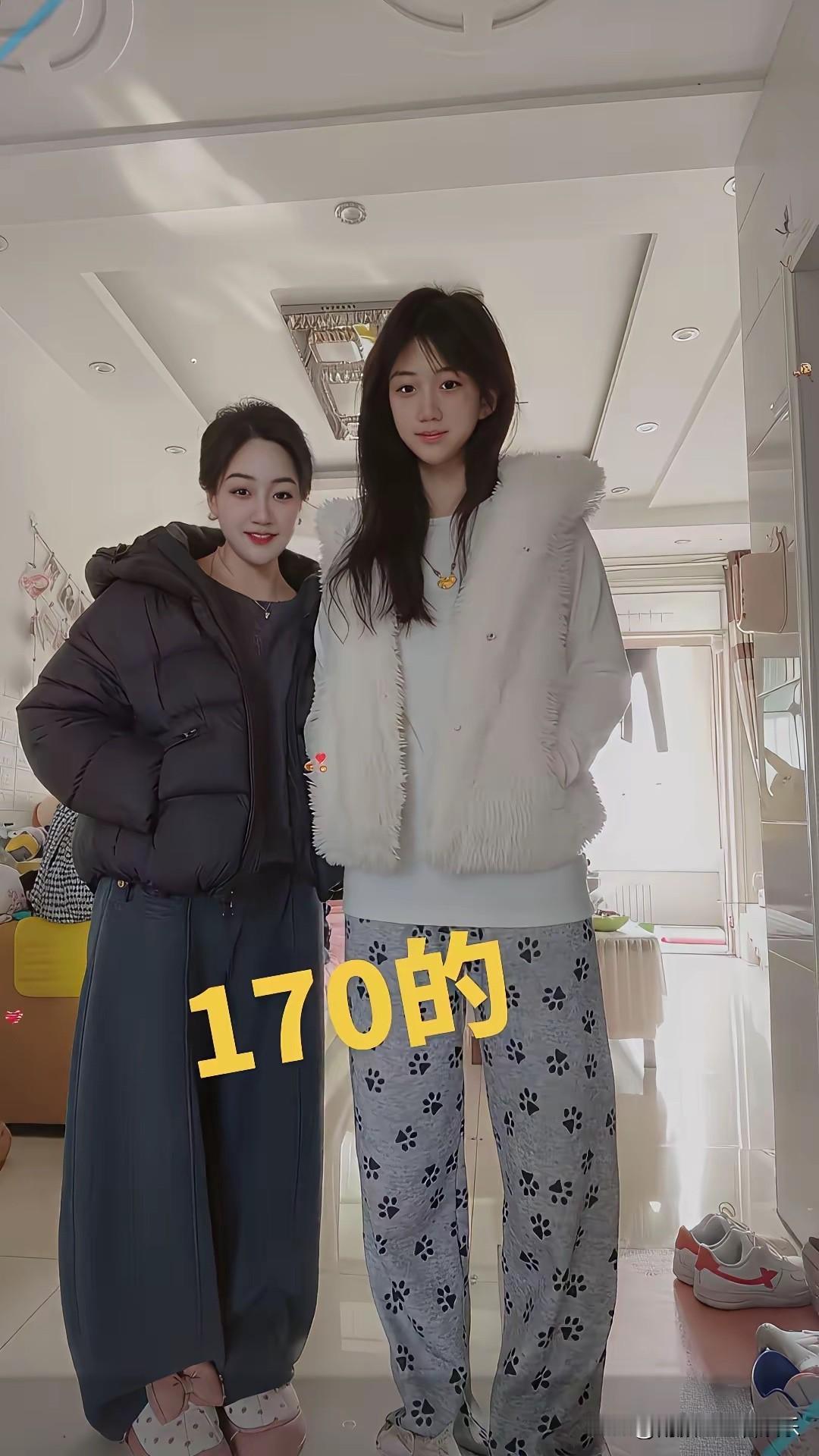 孩子都那么大了，妈妈气质还那么好，真是太牛了！