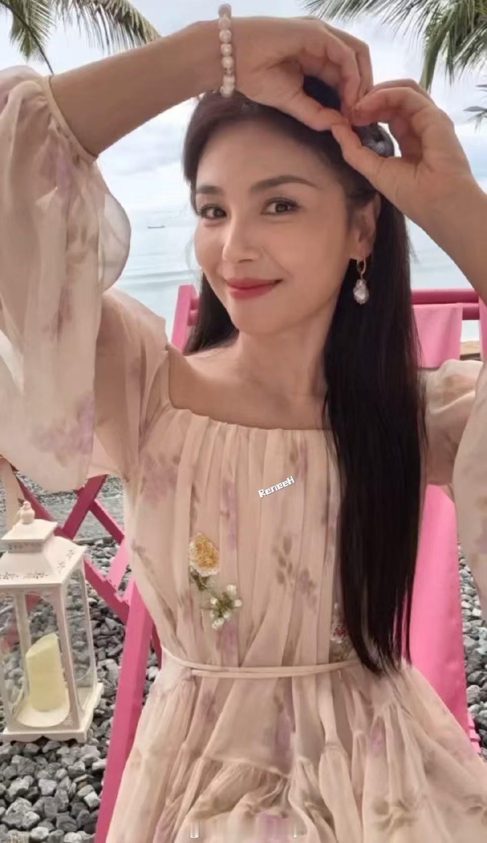 刘涛海边直播海角88号谁还没被刘涛海边直播美到啊！《海角88号》的海风配姐姐，状