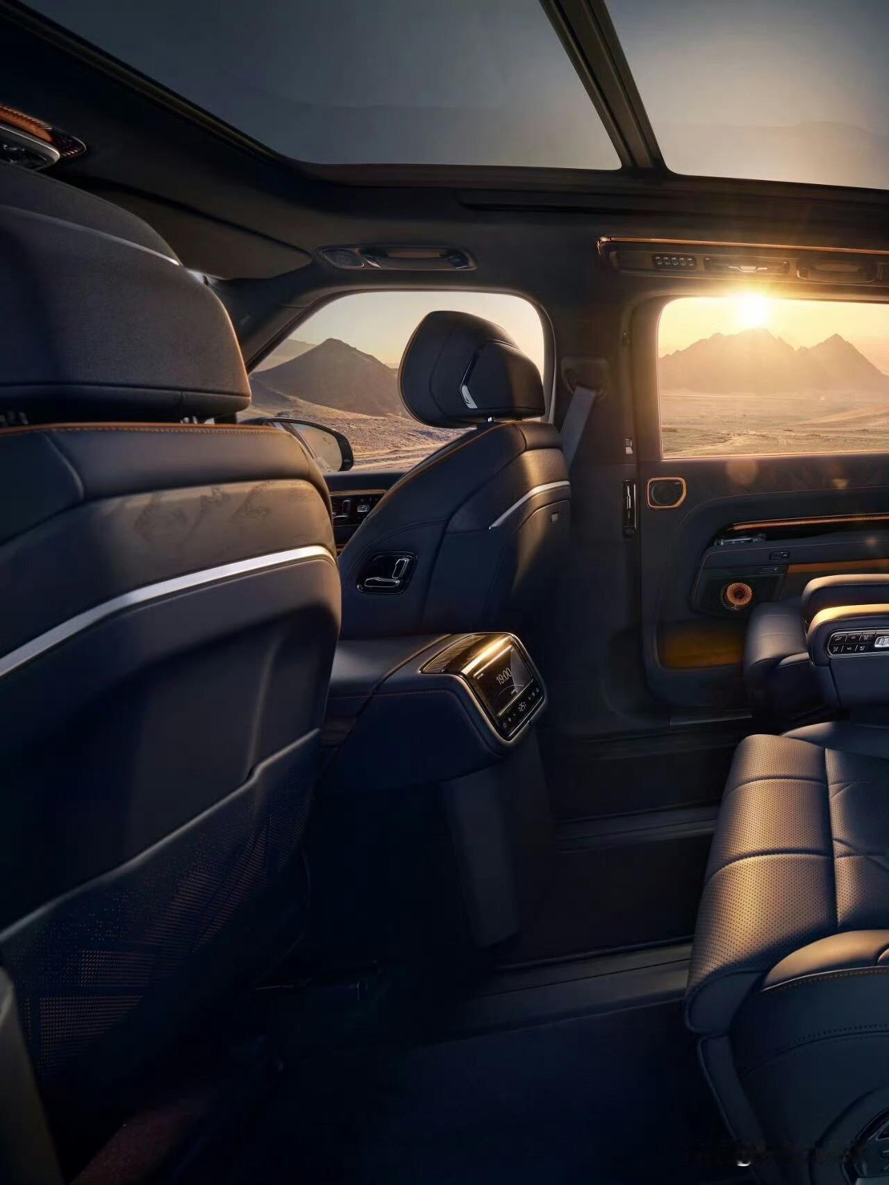 一款中国品牌车型，上市两个多月，就在11月卖出了8121台，登上了“50万以上大