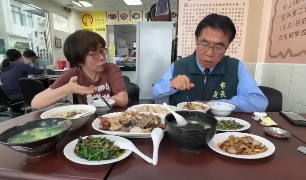 最近发现有个特别有意思的现象：黄智贤、黄伟哲兄妹联手专攻蒋万安！媒体人黄智