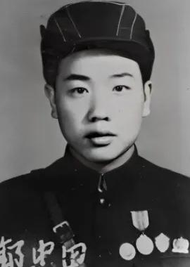1950年11月30日，一位志愿军排长无视上级命令，放弃驻守高地，放走了美军的5