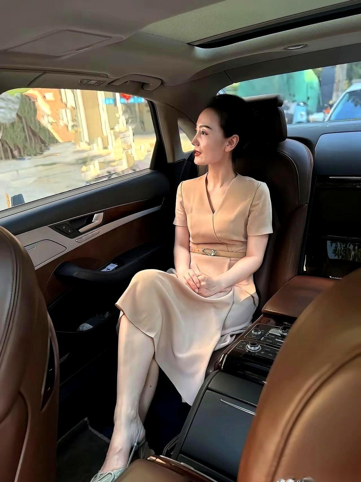 月薪八千，包吃包住，天天给女老板当专属代驾。听着是不是美滋滋？别急着咽口水，先