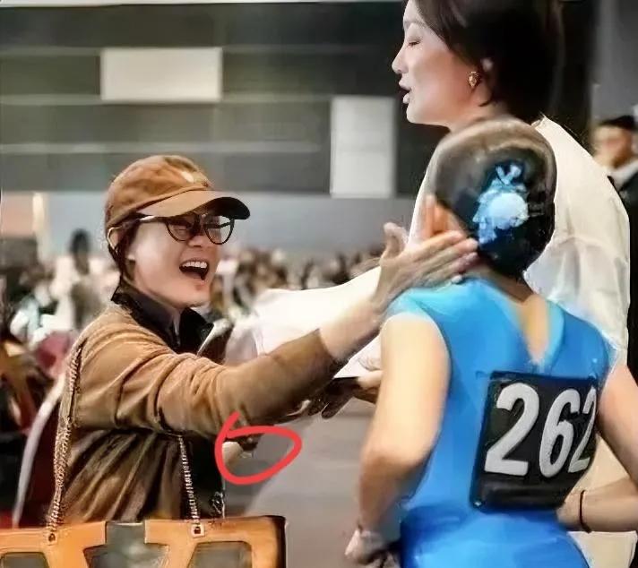 大家不用羡慕孙俪的女儿了我们永远也成为不了她，光这一个条件就几乎所有人满足不了