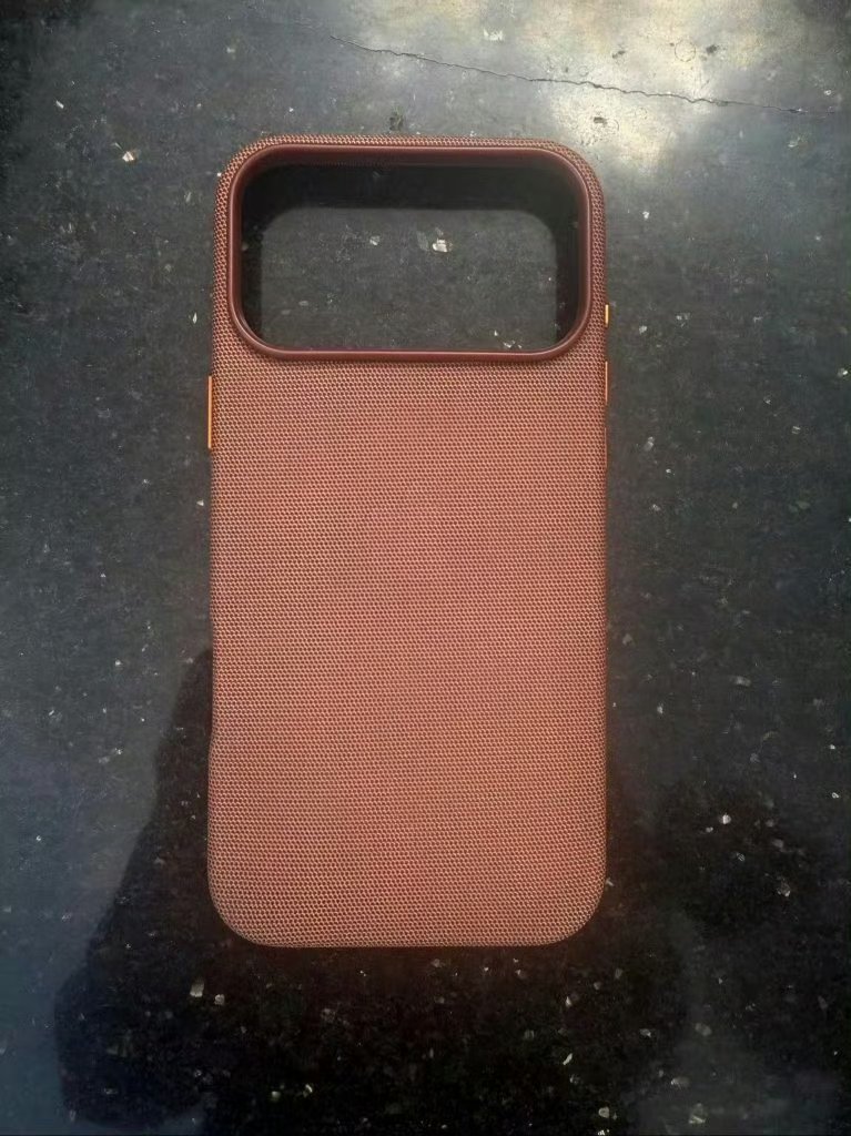 iPhone17环保手机壳实物图实物图怎么有点丑，不过果子的第三方手机壳都比官
