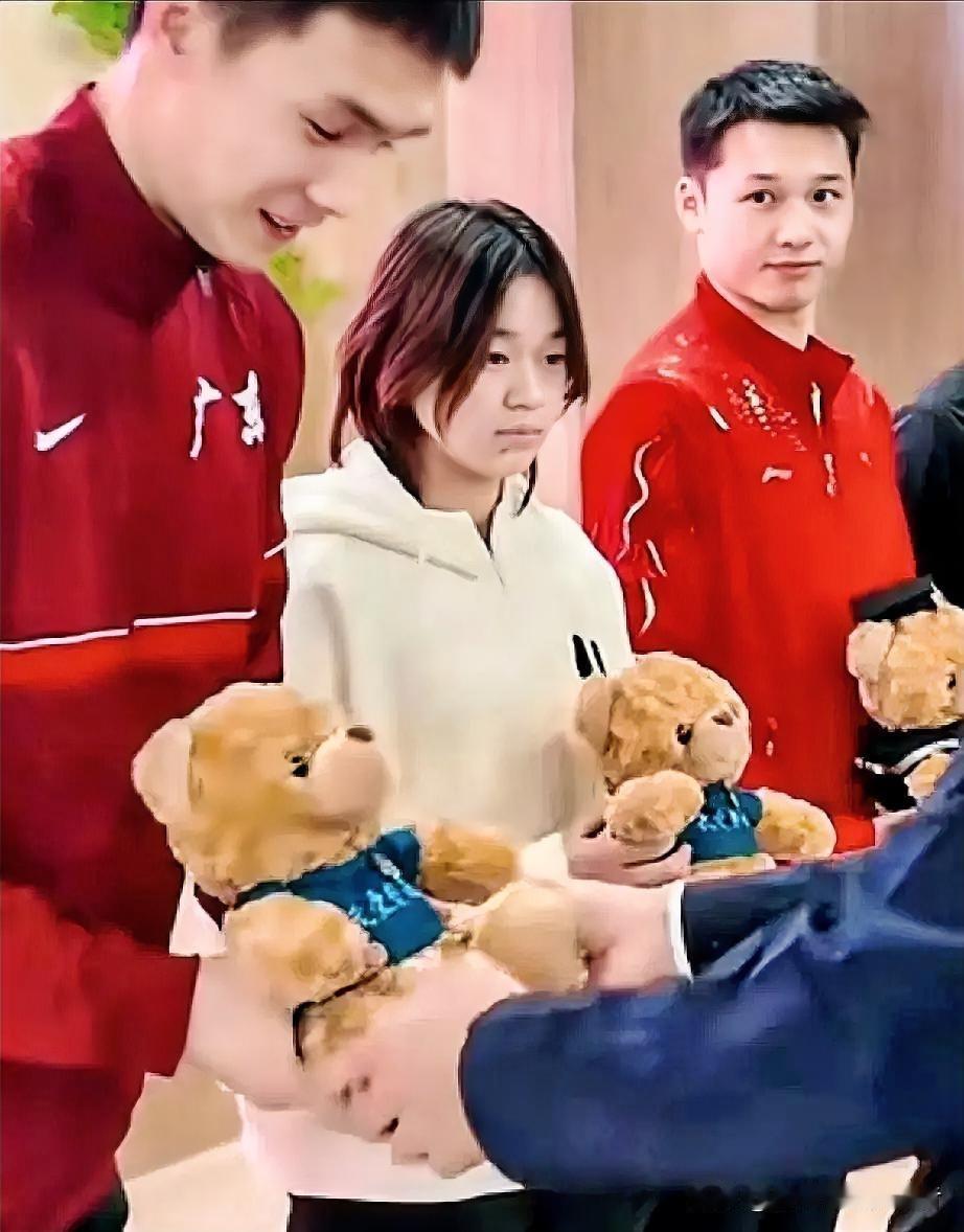 全红婵也有脸红的时候还不是在赛场上这个你敢信能让平时大大咧咧，一副可爱活