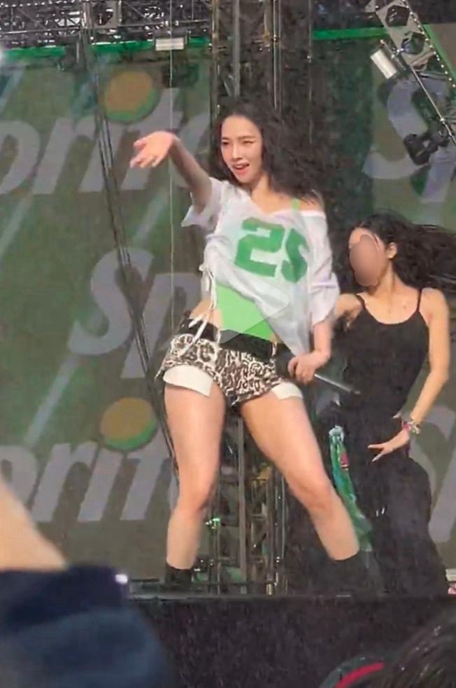 两坨禸一甩一甩的感觉好性感
