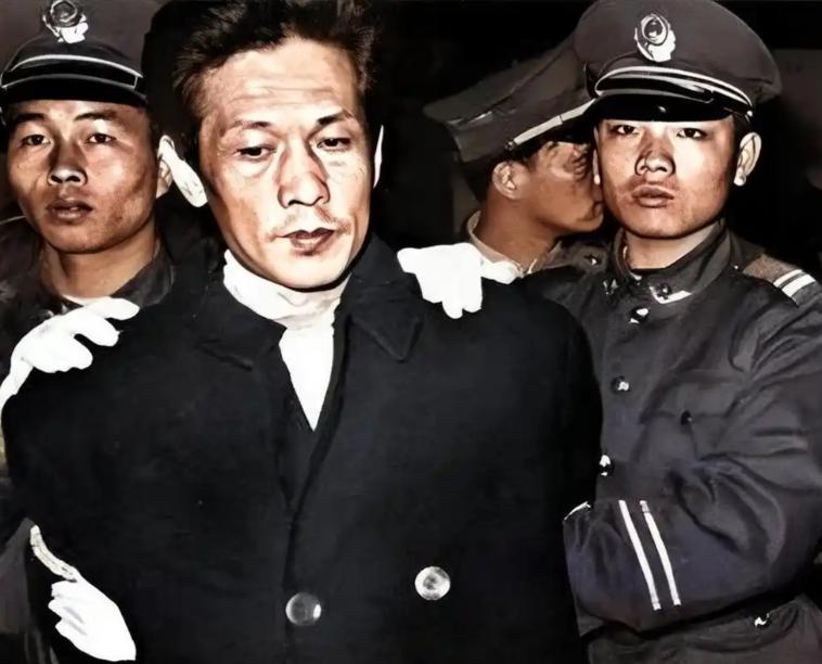 曾轰动全国的“中国第一贪”大案的落幕：1995年，被公开审判的王建业，听到死刑判