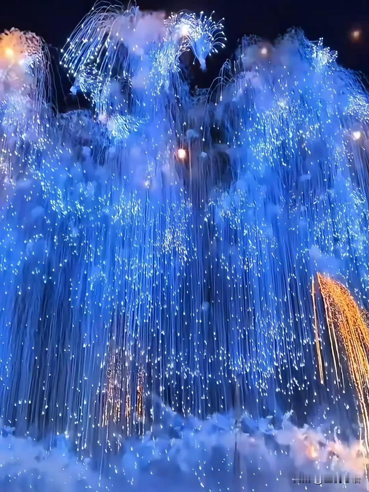 长春冰雪新天地真的是人间理想12.27的烟花秀直接美到心巴，200+冰雕把各