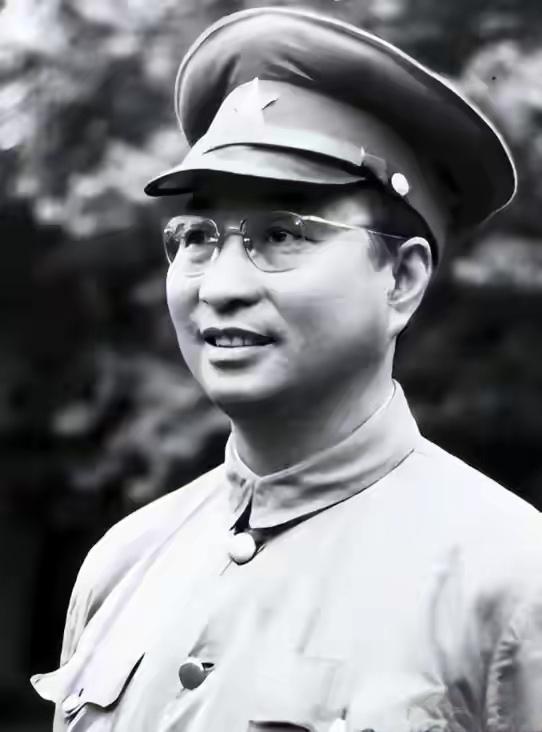 大战在即，有人竟建议撤职陈赓，毛主席怒批谢政委：闹剧该收场了。那是1947年